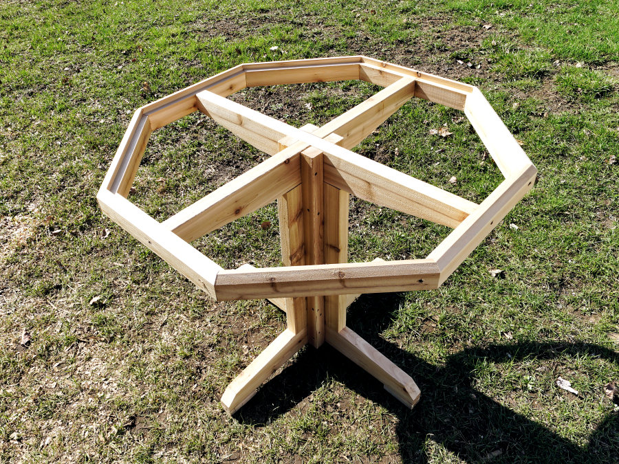 How To Make a Wooden Patio Table IBUILDIT.CA